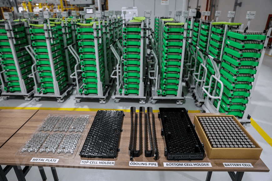 Bên trong nhà máy sản xuất pin của VinFast
